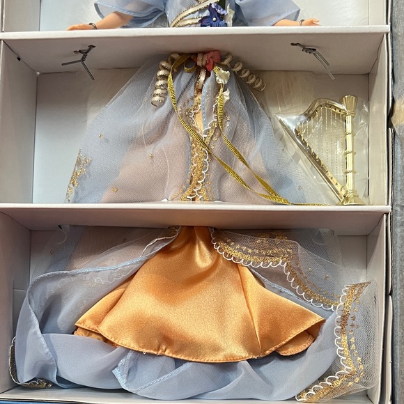 NWT Harpist Angel Vintage 1997 Barbie Angels of music Doll 18894 - Picture 3 of 9